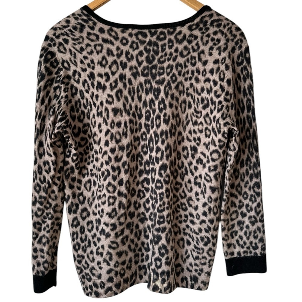 Gerard Darrel Paris 100% Merino Wool V-Neck Leopard Print Sweater - Picture 9 of 16